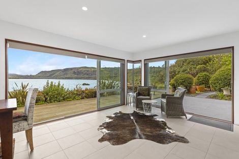 Photo of property in 26 Whakamoenga Point, Acacia Bay, Taupo, 3385