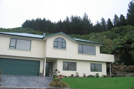 Photo of property in 29 Duval Grove, Tawa, Wellington, 5028