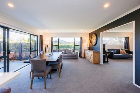 Photo of property in 2 Alpine Grove, Kelvin Grove, Palmerston North, 4414