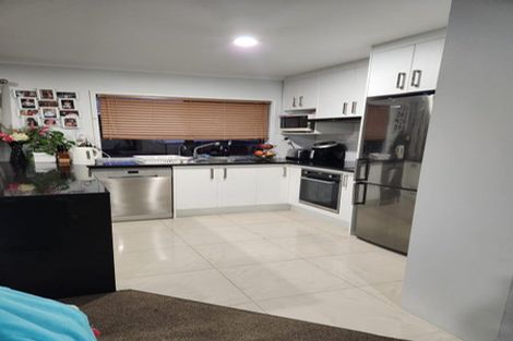 Photo of property in 2/34 Manuroa Road, Takanini, 2112