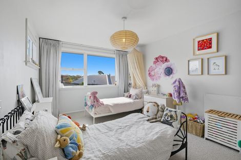 Photo of property in 21 Woodstock Place, Russley, Christchurch, 8042