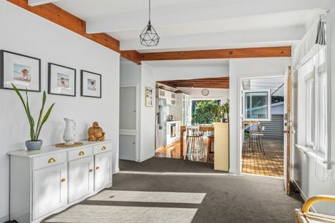 Photo of property in 32 Karekare Road, Karekare, New Lynn, 0772