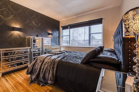 Photo of property in 222 Henderson Valley Road, Henderson, Auckland, 0612