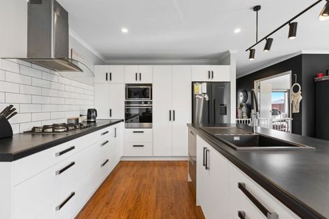 Photo of property in 22 Dreaver Drive, Waitara, 4320