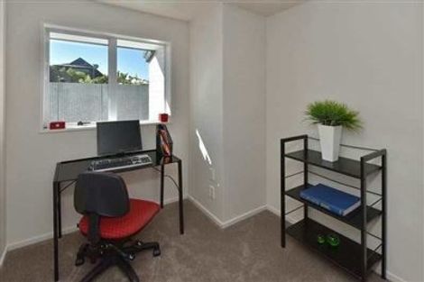 Photo of property in 2/136 Memorial Avenue, Burnside, Christchurch, 8053