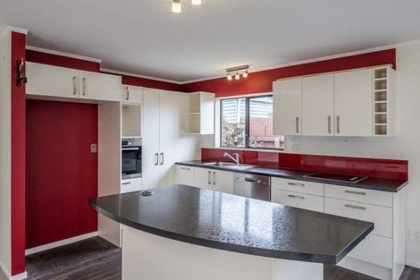 Photo of property in 4 Graham Grove, Waikanae, 5036