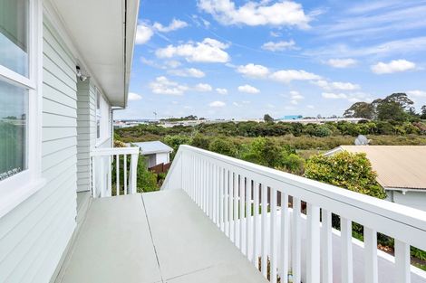 Photo of property in 141 Flanshaw Road, Te Atatu South, Auckland, 0610