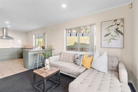 Photo of property in 1 Kittiwake Drive, Schnapper Rock, Auckland, 0632