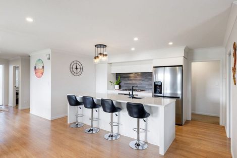 Photo of property in 17 Alan Livingston Drive, Cambridge, 3434