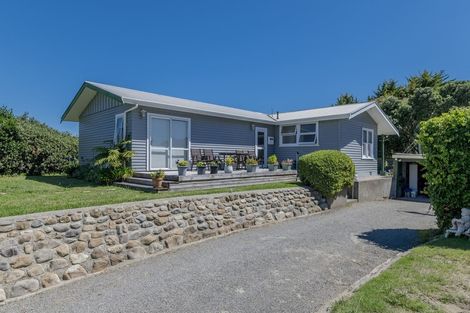 Photo of property in 686 Waikawa Beach Road, Waikawa Beach, Levin, 5573