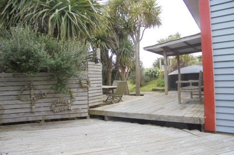 Photo of property in 42 Sarah Street, Waikawa Beach, Levin, 5573