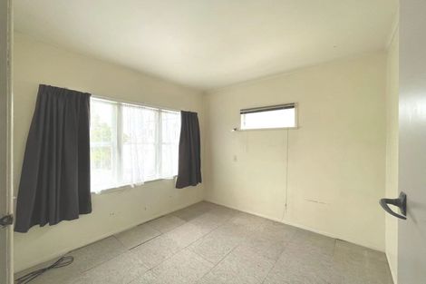 Photo of property in 64 Sylvan Crescent, Te Atatu South, Auckland, 0610