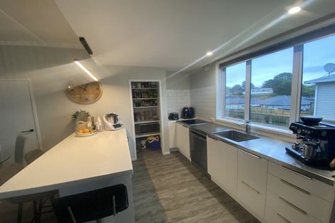 Photo of property in 197 Seaview Road, Westown, New Plymouth, 4310