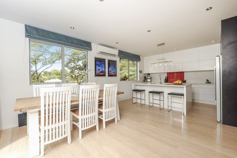 Photo of property in 20e Konini Road, Titirangi, Auckland, 0604