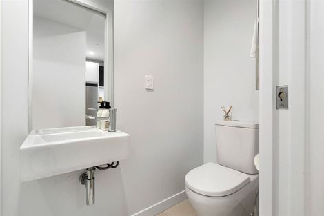 Photo of property in Frank Sargeson Apts, 102/80 Anzac Street, Takapuna, Auckland, 0622