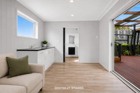 Photo of property in 56 Claverdon Drive, Massey, Auckland, 0614