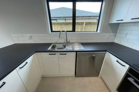 Photo of property in 18 Uatoto Road, Clarks Beach, 2122