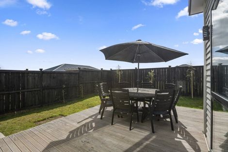 Photo of property in 11 Koiora Road, Clarks Beach, 2122