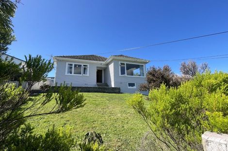 Photo of property in 108 Nevay Road, Karaka Bays, Wellington, 6022