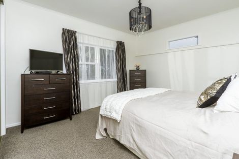 Photo of property in 2/25 Heathcote Road, Castor Bay, Auckland, 0620