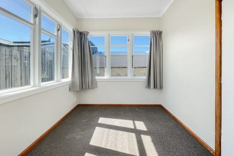 Photo of property in 108 Nevay Road, Karaka Bays, Wellington, 6022