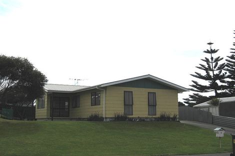 Photo of property in 8 Karyn Street, Castlecliff, Whanganui, 4501