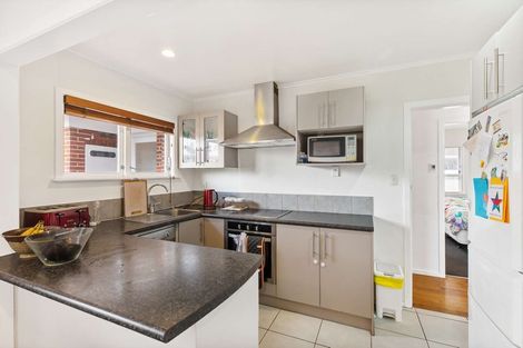 Photo of property in 128 Edgewater Drive, Pakuranga, Auckland, 2010