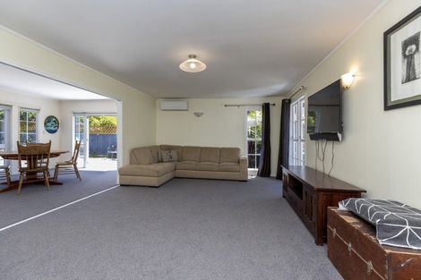 Photo of property in 11 Hookway Grove, Paraparaumu, 5032