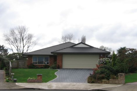 Photo of property in 8 Balmerino Grove, Waikanae, 5036