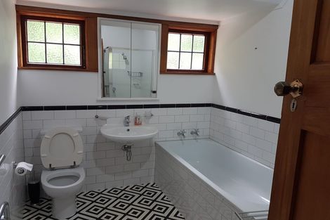 Photo of property in 17 Saint Michaels Crescent, Kelburn, Wellington, 6012