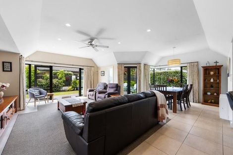 Photo of property in 11 Harlech Mews, Avonhead, Christchurch, 8042