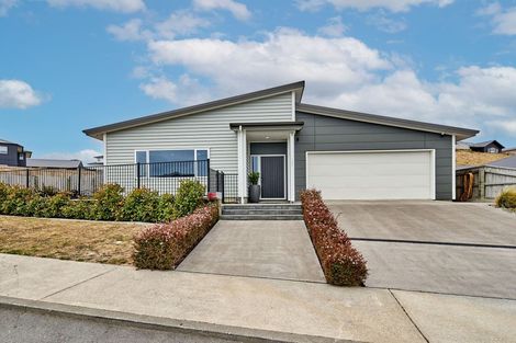 Photo of property in 107 Queen Charlotte Drive, Aotea, Porirua, 5024