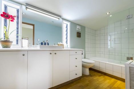 Photo of property in 34 Oxford Terrace, Devonport, Auckland, 0624