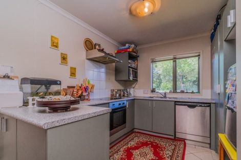 Photo of property in 29 Verdale Circle, Glen Eden, Auckland, 0602