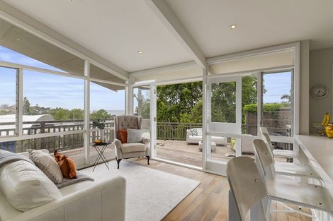 Photo of property in 104 Mellons Bay Road, Mellons Bay, Auckland, 2014