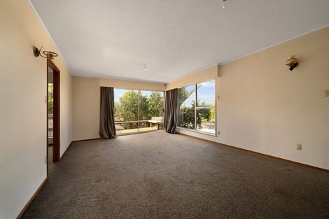 Photo of property in 13 Halcombe Place, Green Bay, Auckland, 0604