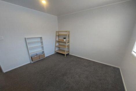 Photo of property in 1/14 Barnfield Place, Glendene, Auckland, 0602