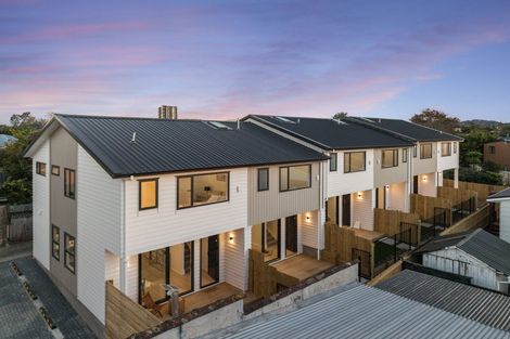 Photo of property in 7/16 Binsted Road, New Lynn, Auckland, 0600