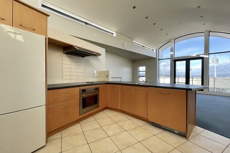 Photo of property in Endeavour Apartments, 2/125 Thorndon Quay, Pipitea, Wellington, 6011