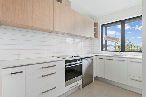 Photo of property in 25 William Wallbank Crescent, Swanson, Auckland, 0614