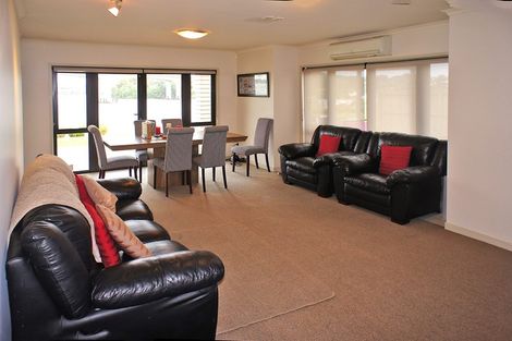 Photo of property in 17d Pakuranga Road, Pakuranga, Auckland, 2010