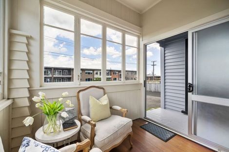 Photo of property in 1/28 Ngataringa Road, Devonport, Auckland, 0624