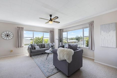 Photo of property in 1/6 Reydon Place, Cockle Bay, Auckland, 2014