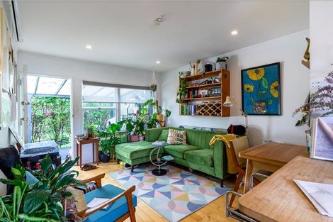 Photo of property in 2/27 Nikau Street, New Lynn, Auckland, 0600