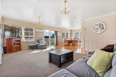 Photo of property in 72 Grande Vue Road, Hillpark, Auckland, 2102