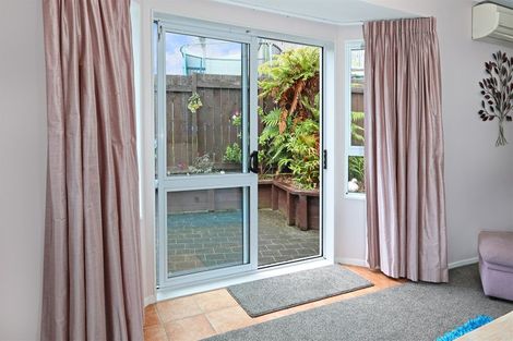 Photo of property in 2/100 Rhinevale Close, Henderson, Auckland, 0612