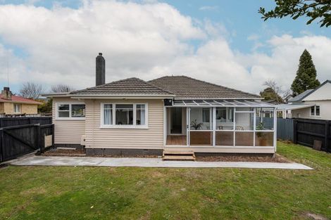 Photo of property in 35 Lake Crescent, Hamilton Lake, Hamilton, 3204