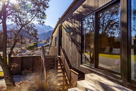 Photo of property in 61 Mcdonnell Road, Arrowtown, 9302