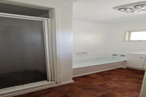 Photo of property in 13 Easton Park Parade, Glenfield, Auckland, 0629