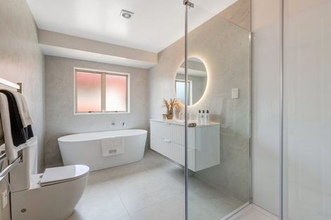 Photo of property in 6 Fulmar Way, Unsworth Heights, Auckland, 0632